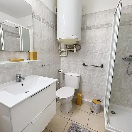 Calme Avec Balcon Proche Du Port De Nice