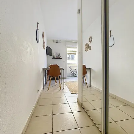 Calme Avec Balcon Proche Du Port De