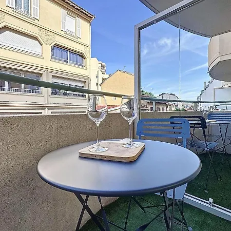 Calme Avec Balcon Proche Du Port De *