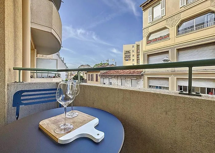 Calme Avec Balcon Proche Du Port De Appartement