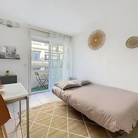 Calme Avec Balcon Proche Du Port De Apartman Nizza