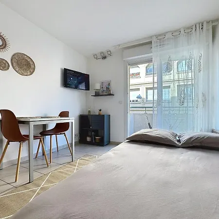 Apartmán Calme Avec Balcon Proche Du Port De