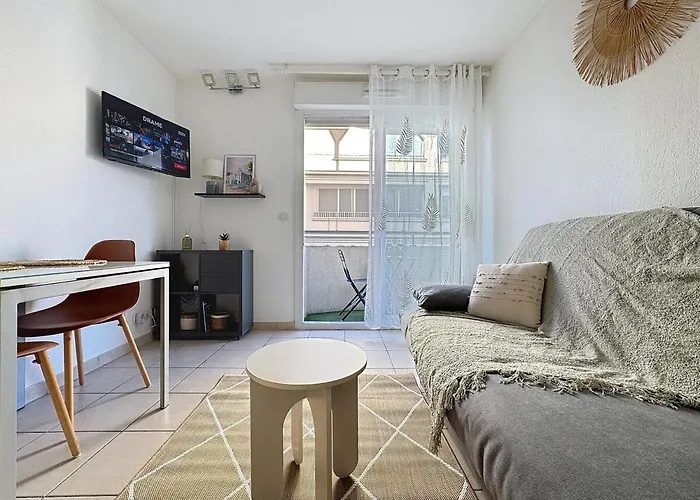 Apartmán Calme Avec Balcon Proche Du Port De