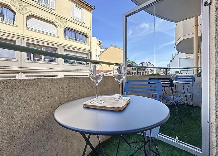 Calme Avec Balcon Proche Du Port De *
